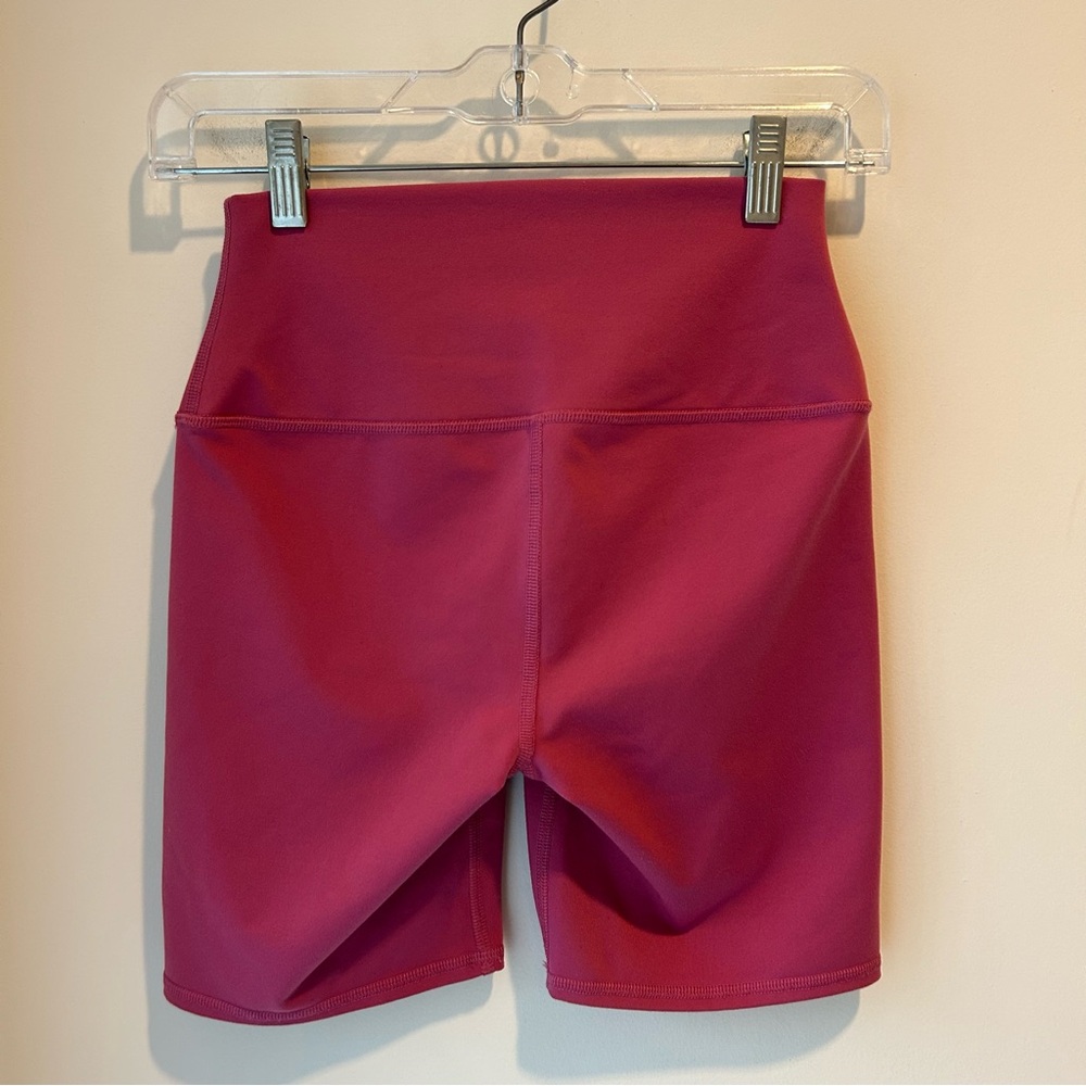Alo Yoga Airbrush 7” High-Waist Biker Shorts Pink Size Extra Small - Picture 2 of 5